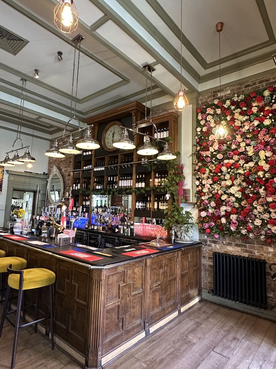 MO's Mediterranean Restaurant bar and flower wall interior