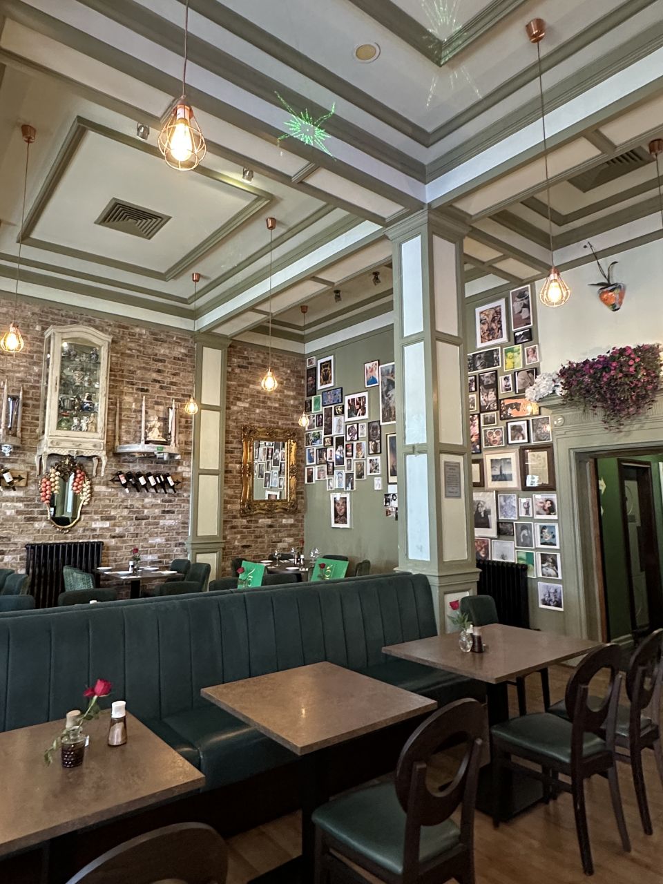 MO's Mediterranean Restaurant interior
